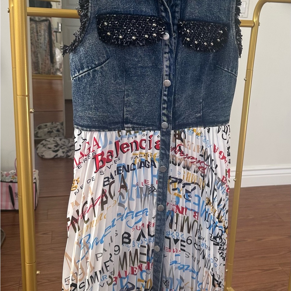 Blue and White Sleeveless Midi Dress with Graffiti Art, runs M size